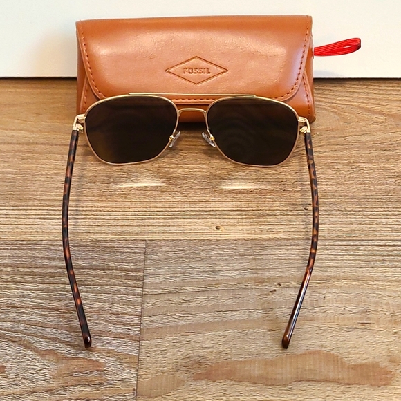 FOSSIL Sunglasses - Picture 3 of 4